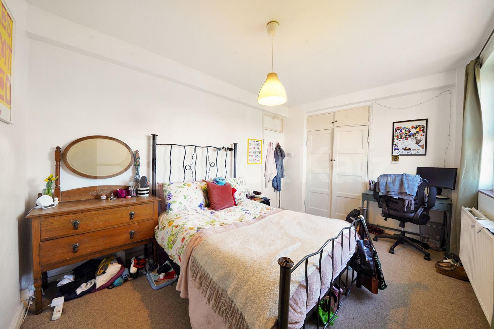 Superbly located Mid-Century development  Doddington Grove, Kennington
